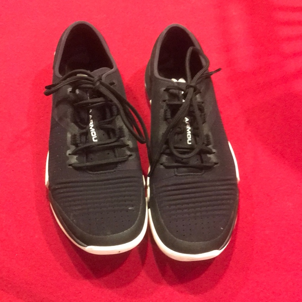 UA cross trainer women’s size 9